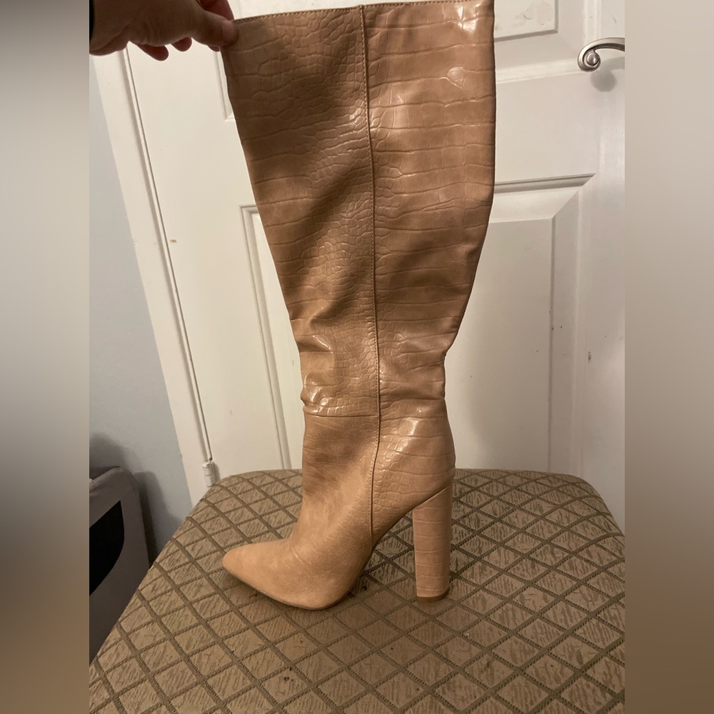 Nude heeled boots